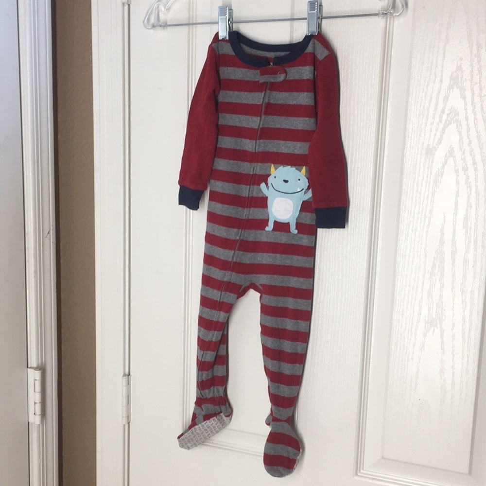 FINAL MARKDOWN Infants’ carter’s Footed Sleeper (18 M)